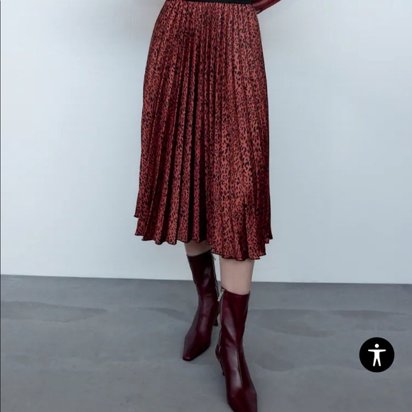 Zara pleated skirt - Picture 4 of 13